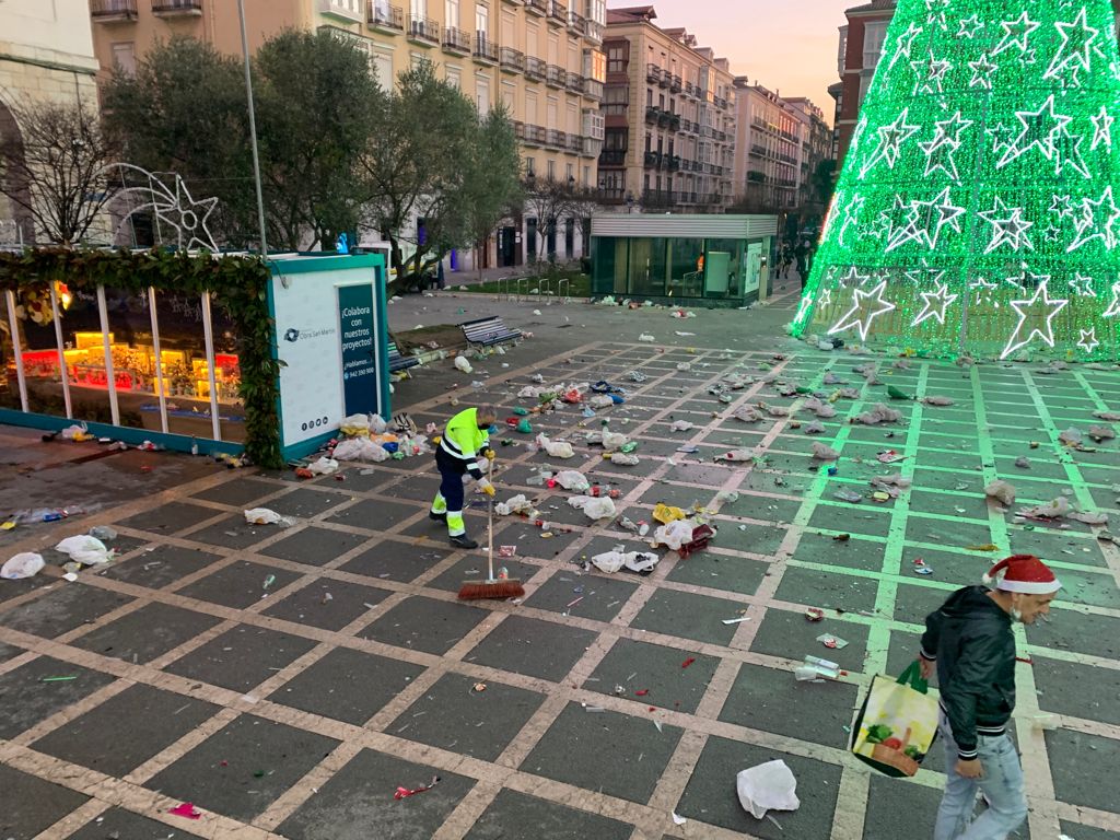 Fotos: Así ha quedado la Plaza Pombo tras la Nochevieja