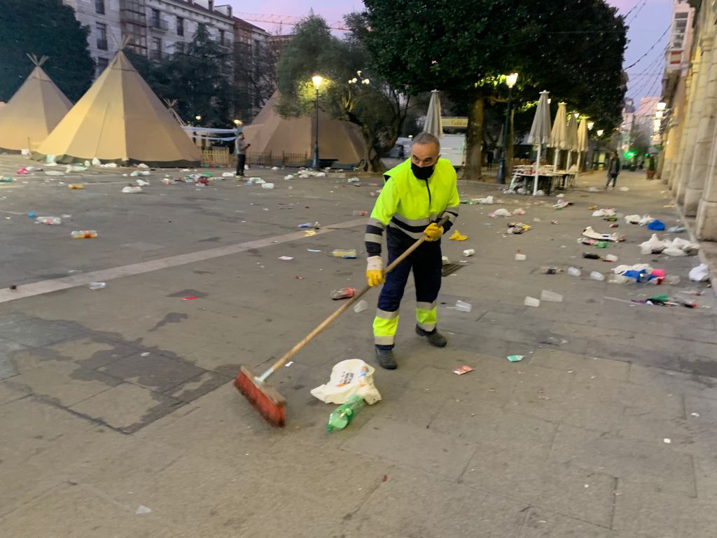 Fotos: Así ha quedado la Plaza Pombo tras la Nochevieja