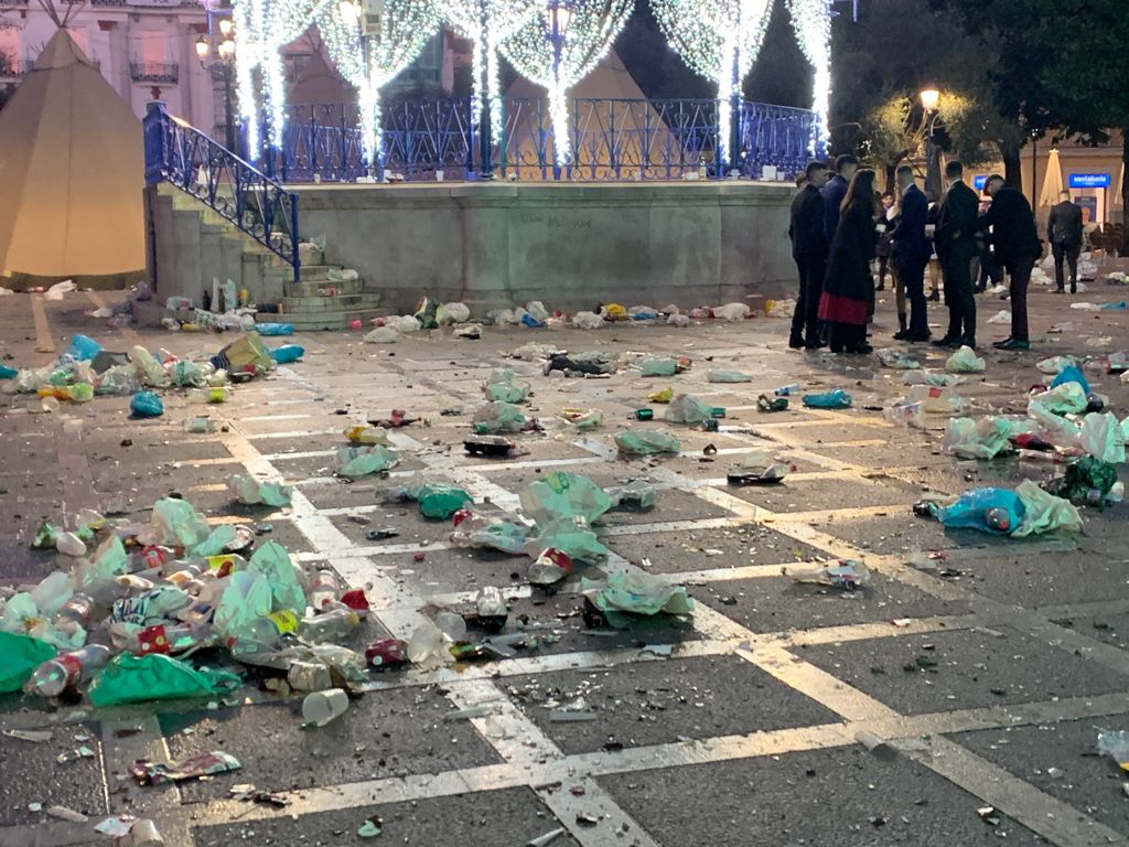 Fotos: Así ha quedado la Plaza Pombo tras la Nochevieja