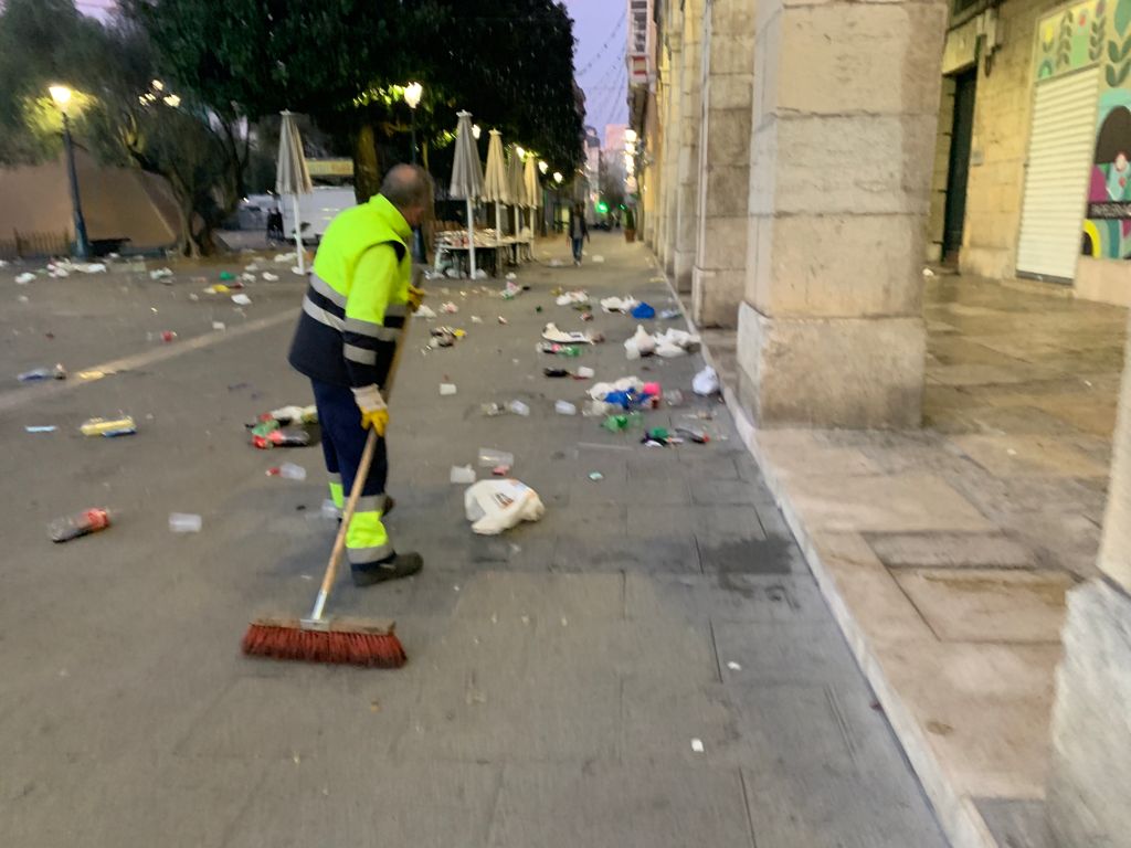 Fotos: Así ha quedado la Plaza Pombo tras la Nochevieja