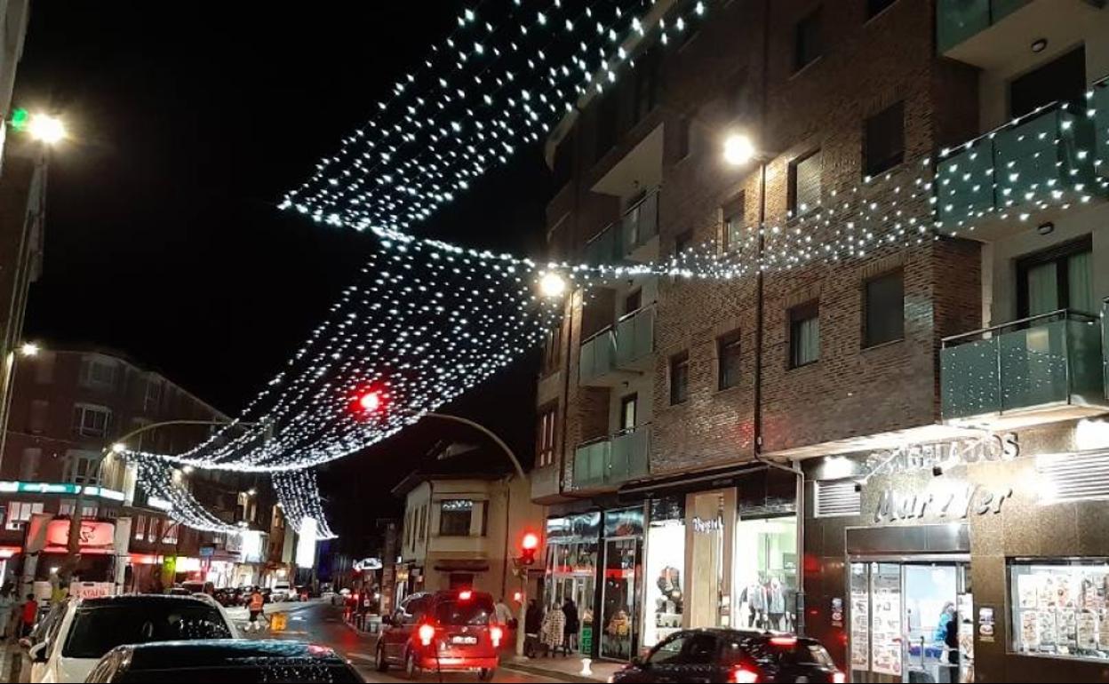 Alumbrado navideño en el centro de Los Corrales.