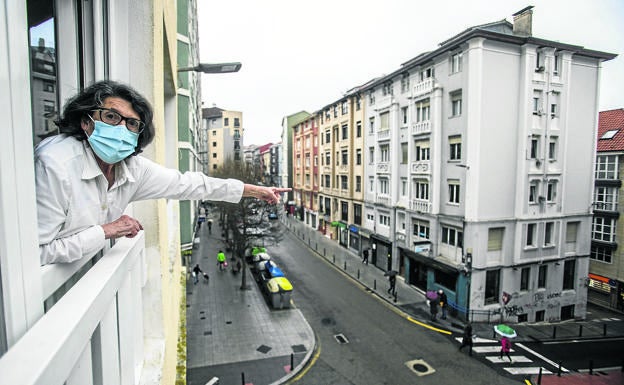 Elvira Balbás en su casa en Santa Lucía.