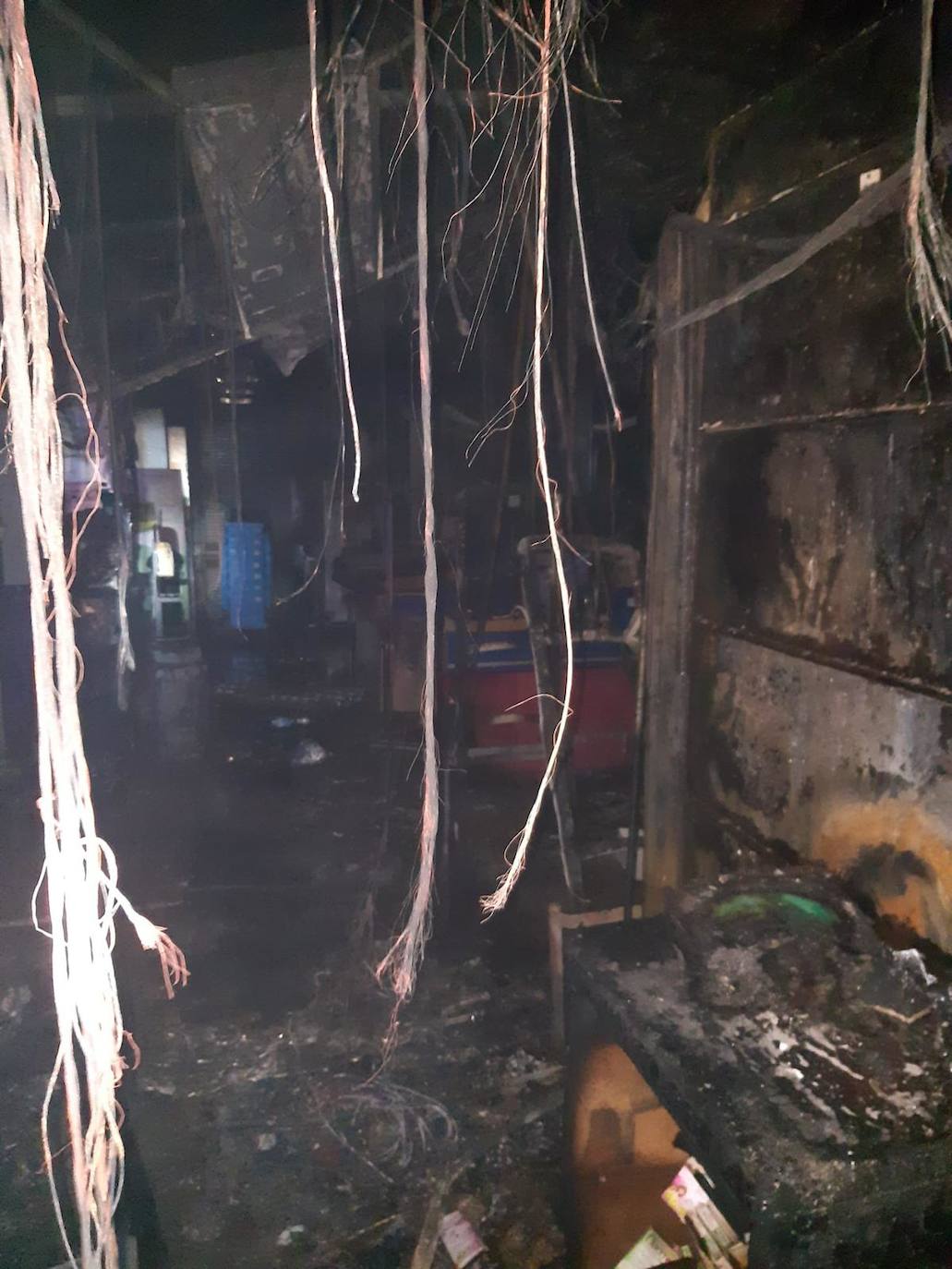 Fotos: Las imágenes del incendio del supermercado y el dispositivo de extinción