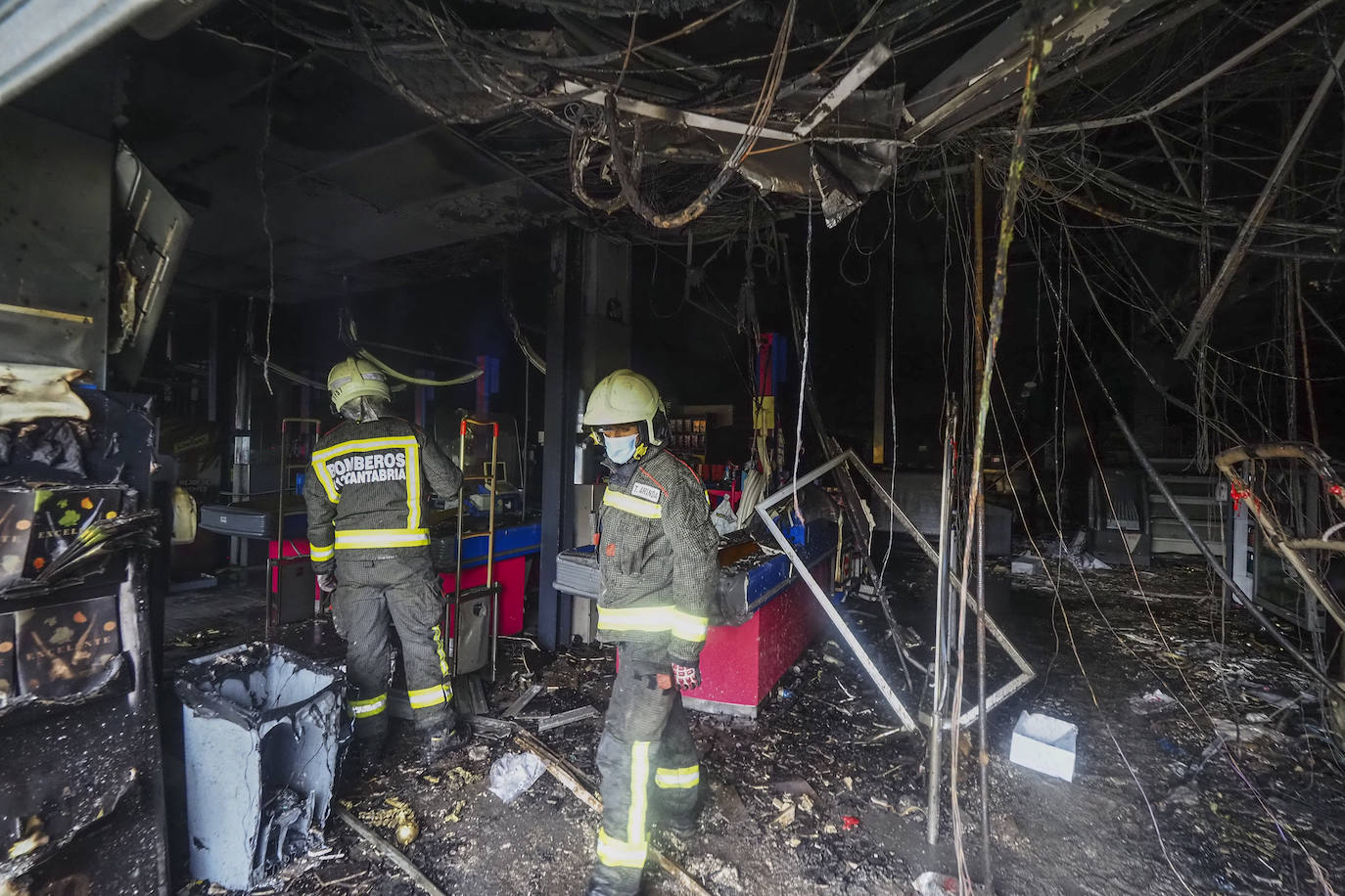 Fotos: Las imágenes del incendio del supermercado y el dispositivo de extinción