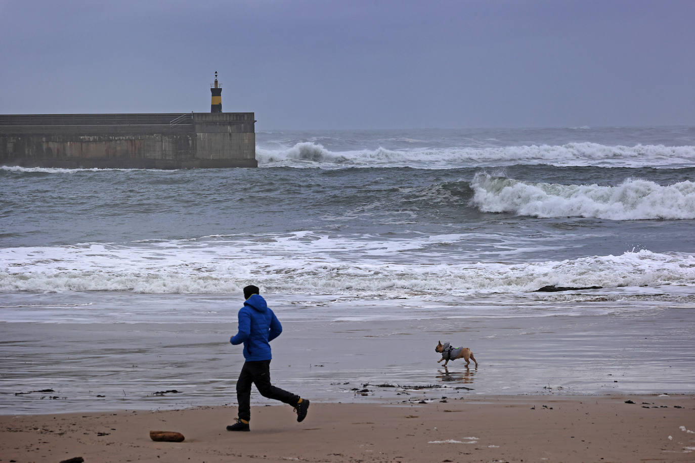 Fotos: Imágenes del temporal marítimo en Comillas y Oyambre