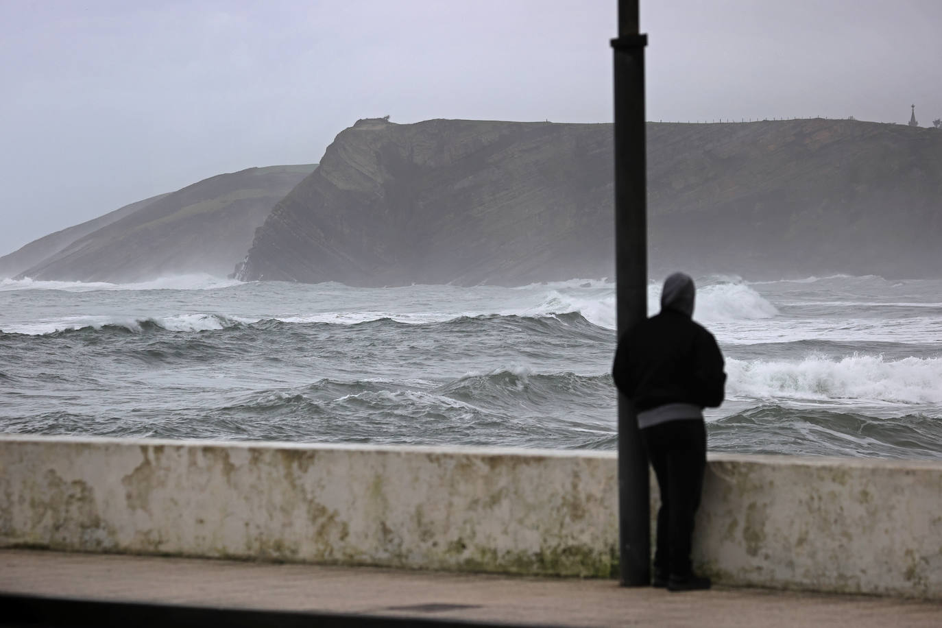 Fotos: Imágenes del temporal marítimo en Comillas y Oyambre