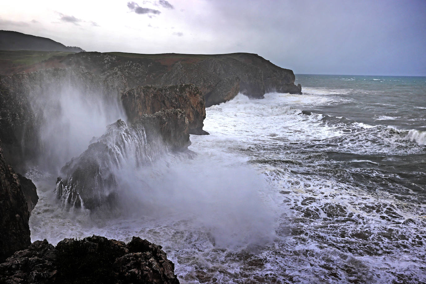 Fotos: Imágenes del temporal marítimo en Comillas y Oyambre