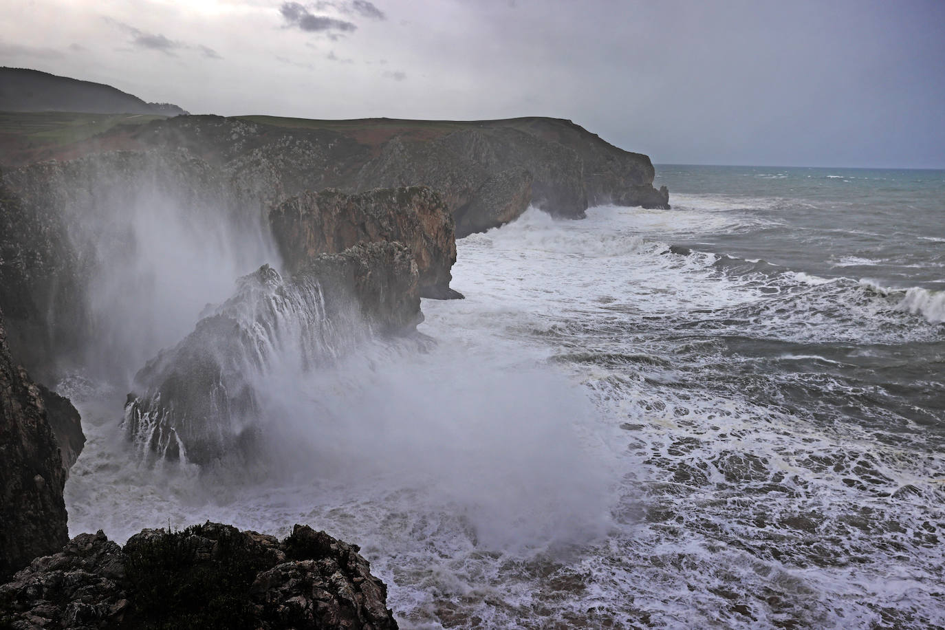 Fotos: Imágenes del temporal marítimo en Comillas y Oyambre