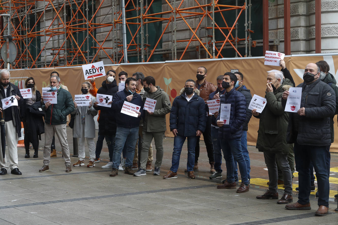 Fotos: Los hosteleros protestan para reclamar las ayudas prometidas