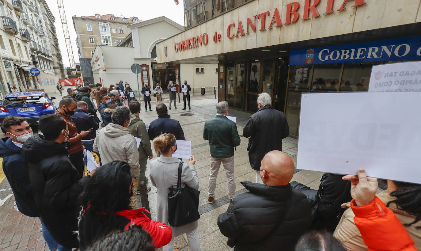 Fotos: Los hosteleros protestan para reclamar las ayudas prometidas