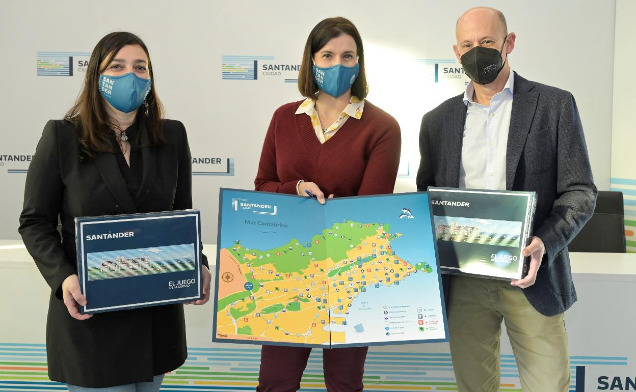 El Ayuntamiento reparte un juego de mesa en los colegios para que los alumnos conozcan Santander