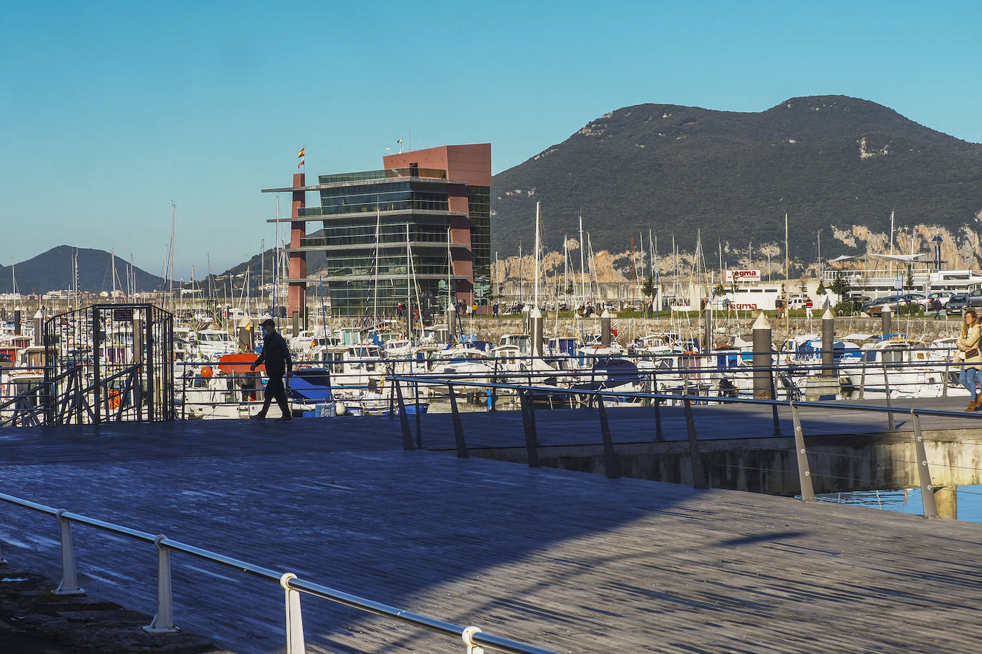 Fotos: El puerto de Laredo cuenta ya con un remodelado mirador