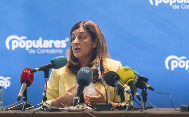 Buruaga: «La alineación de Revilla con Sánchez daña a Cantabria»