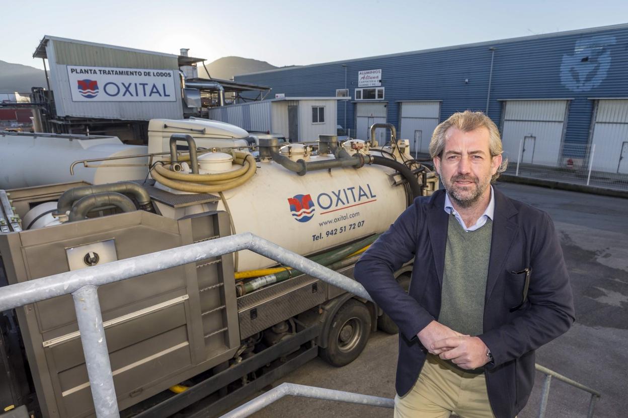 Manuel Huerta, presidente de Oxital, el viernes en las instalaciones de la compañía en el Polígono de Guarnizo. 