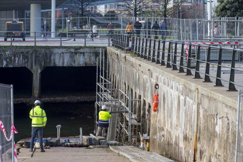 El muelle, construido en el siglo XVIII, se llamaba martillo porque tomaba esta forma con la calle del mismo nombre, ahora Marcelino Sainz de Sautuloa