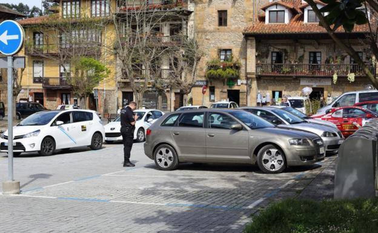 En época estival suele haber dificultades para encontrar aparcamiento en el casco histórico.