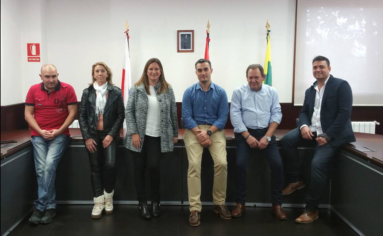 Por la izquierda: Fernando González, Mercedes Fernández, Lidia Ruiz, Joaquín Arco, Jesús García y Raúl Fermín Ruiz.