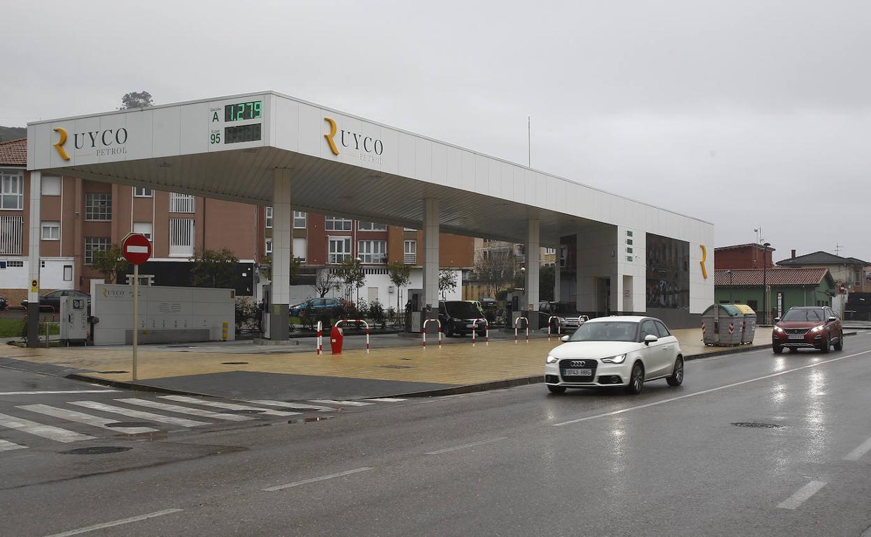 La estación de servicio de Ruycol Petrol está situada en la Avenida de Solvay.