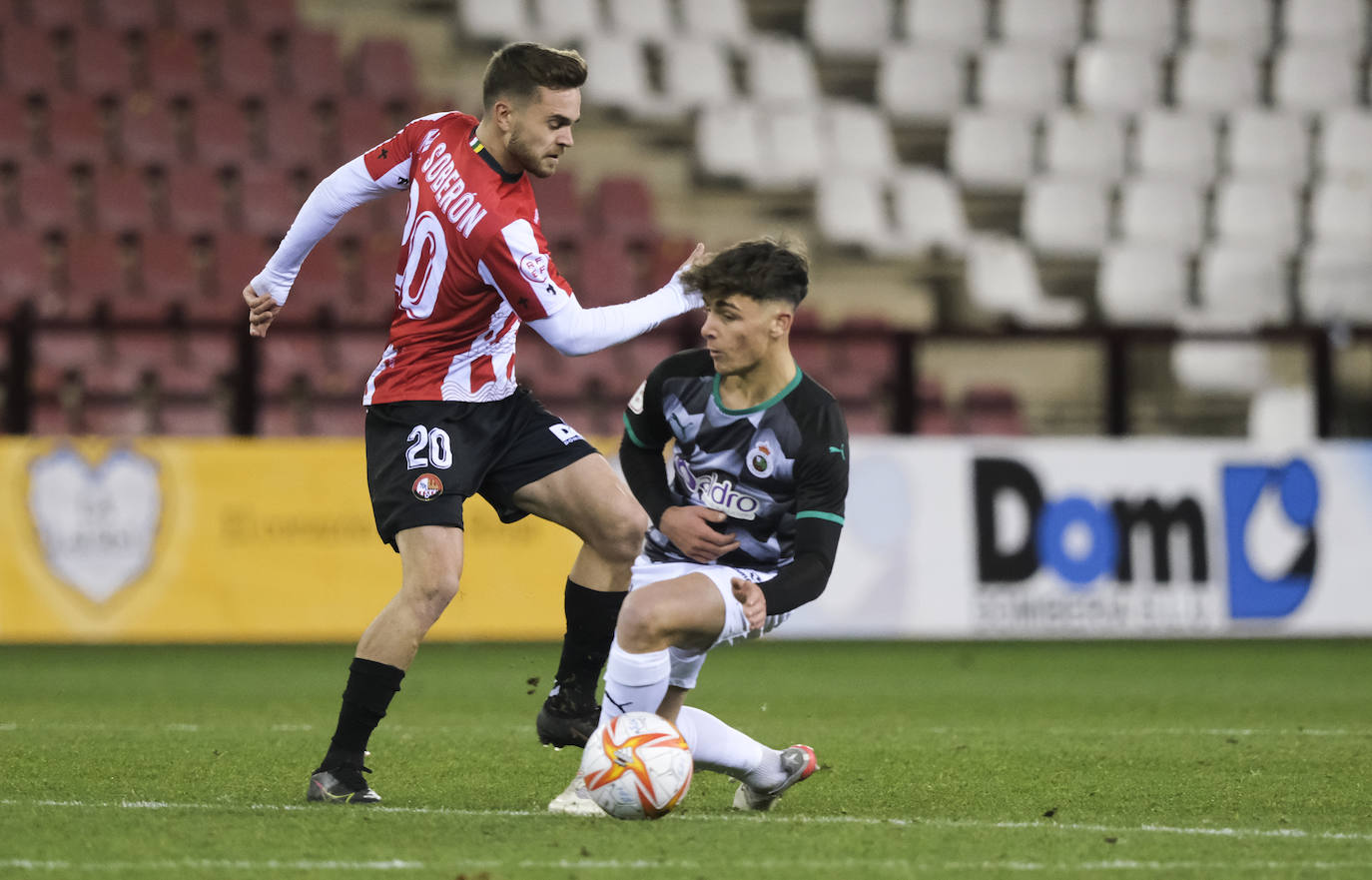 Fotos: El Racing vence en un mal partido