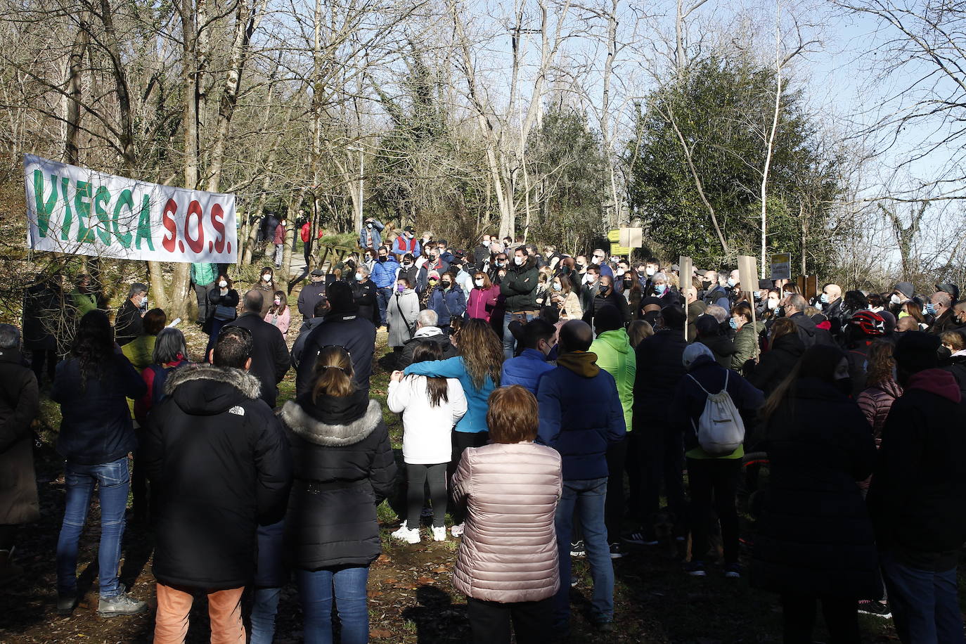 Más de 200 personas se concentran para exigir a la Consejería que cumpla su obligación de «conservar y preservar el parque»