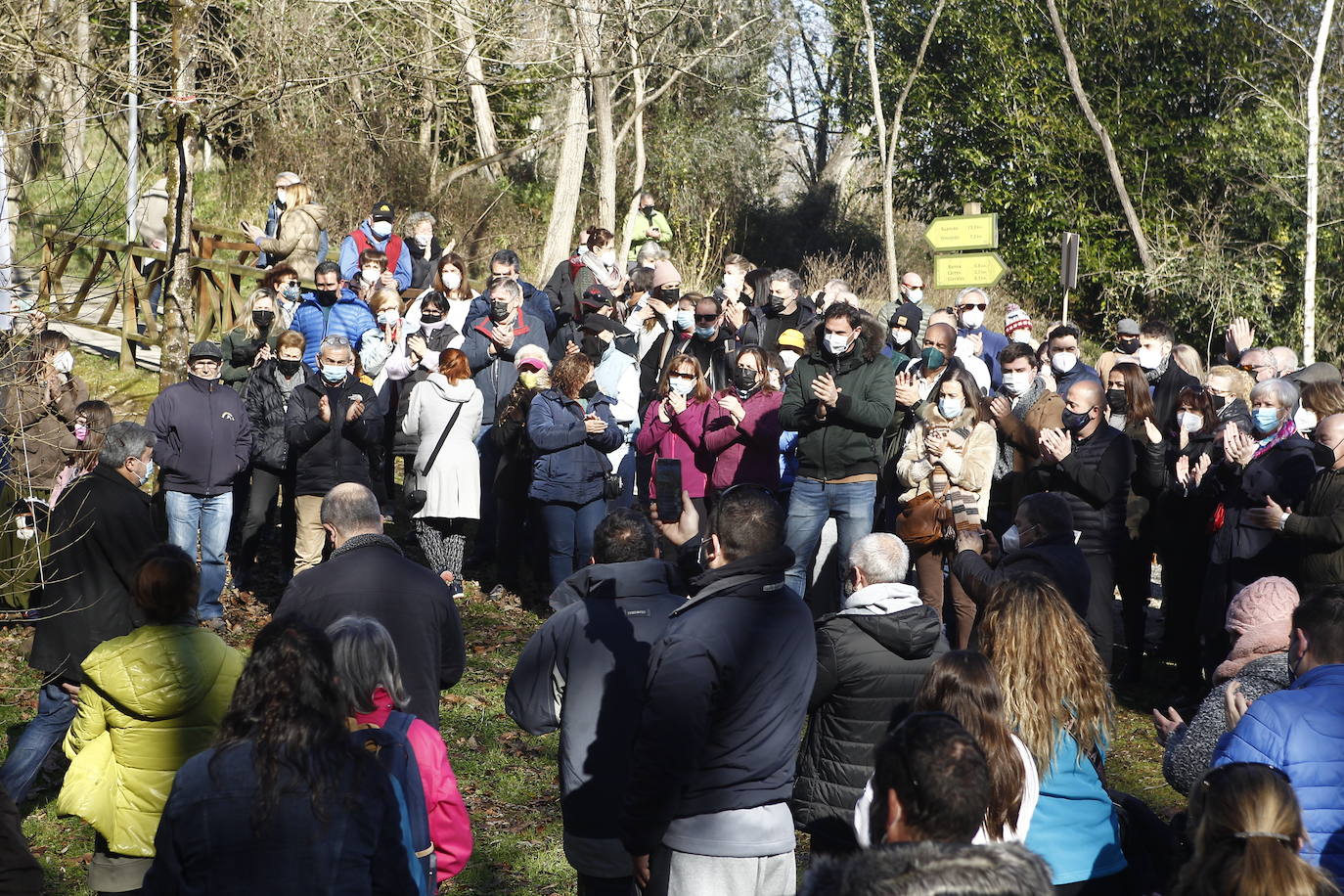 Más de 200 personas se concentran para exigir a la Consejería que cumpla su obligación de «conservar y preservar el parque»