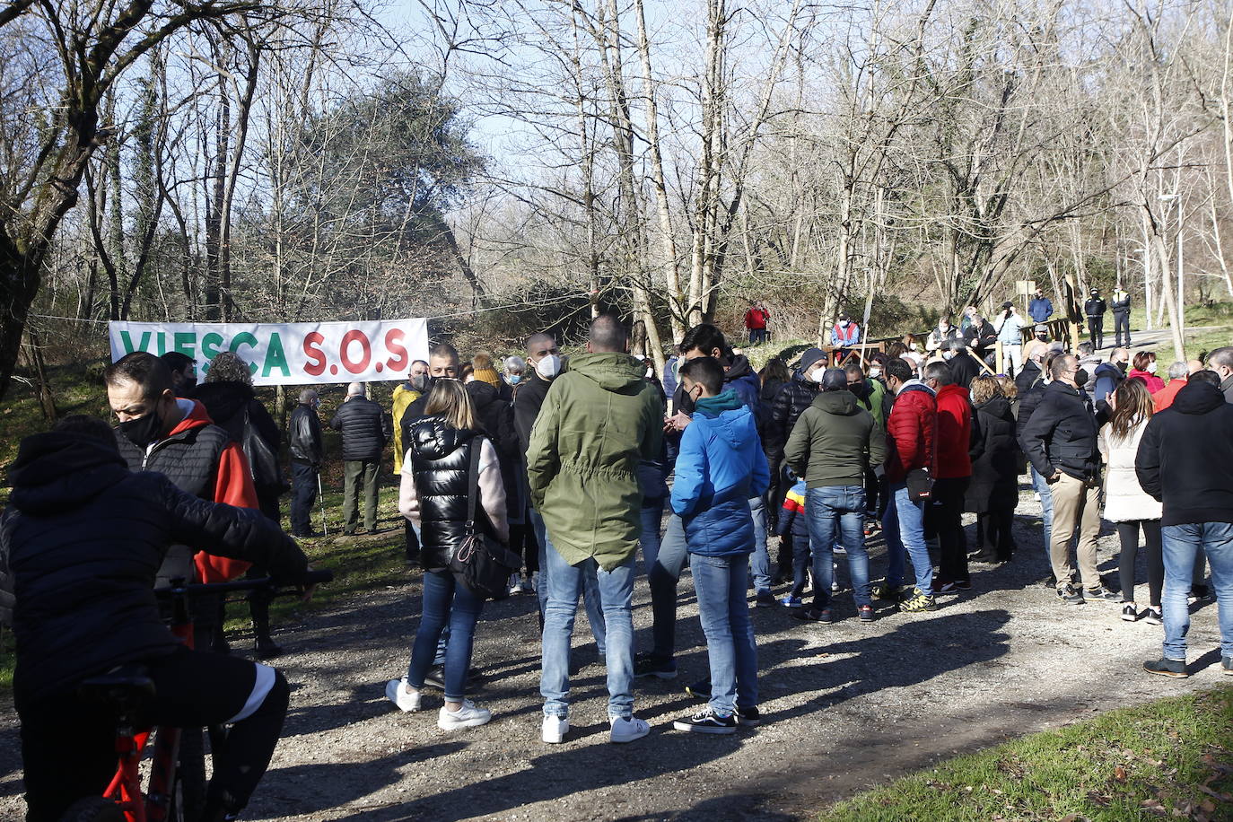 Más de 200 personas se concentran para exigir a la Consejería que cumpla su obligación de «conservar y preservar el parque»