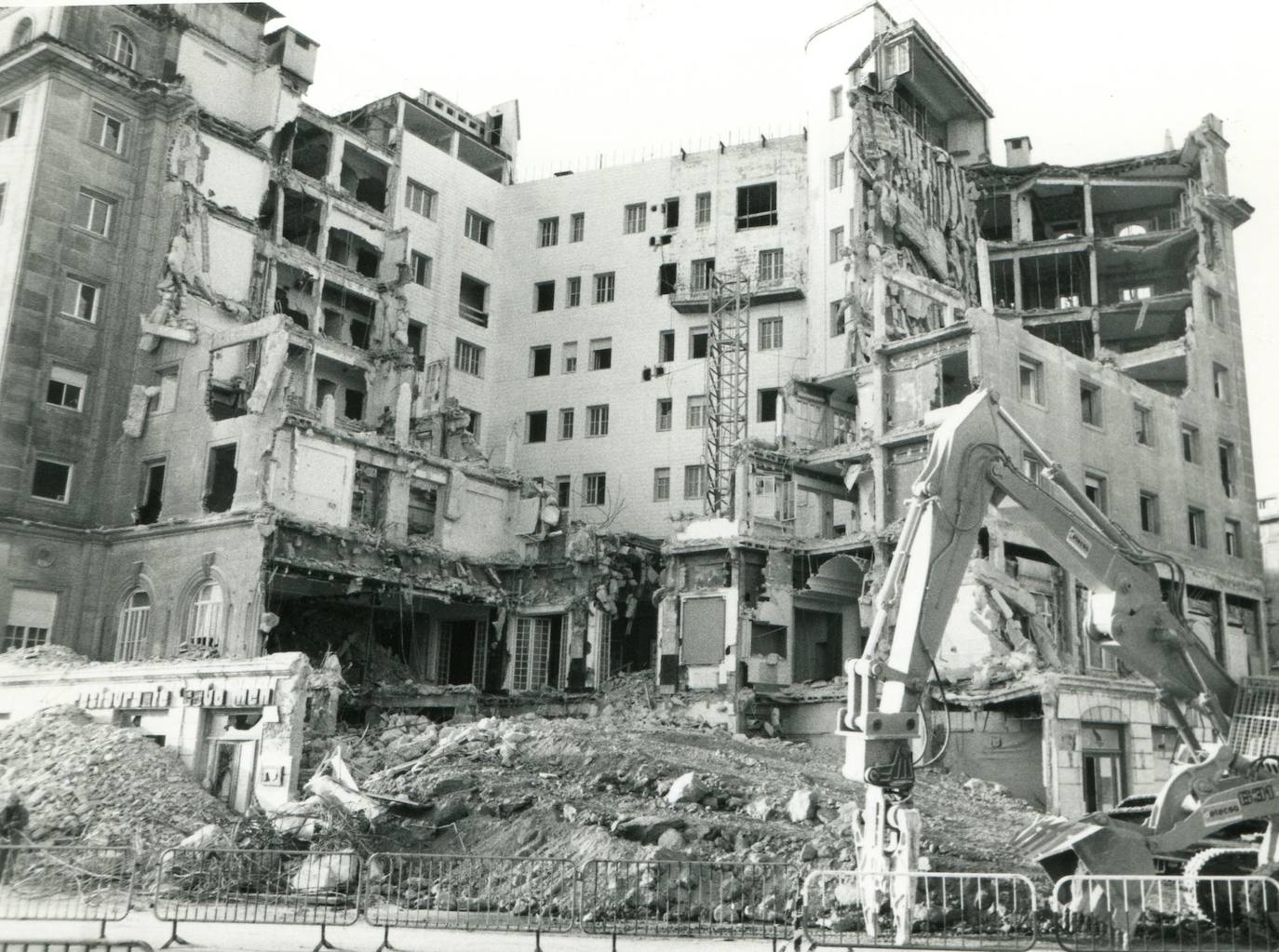 Fotos: El 27 de enero de 1992 se derrumbó el hotel Bahía