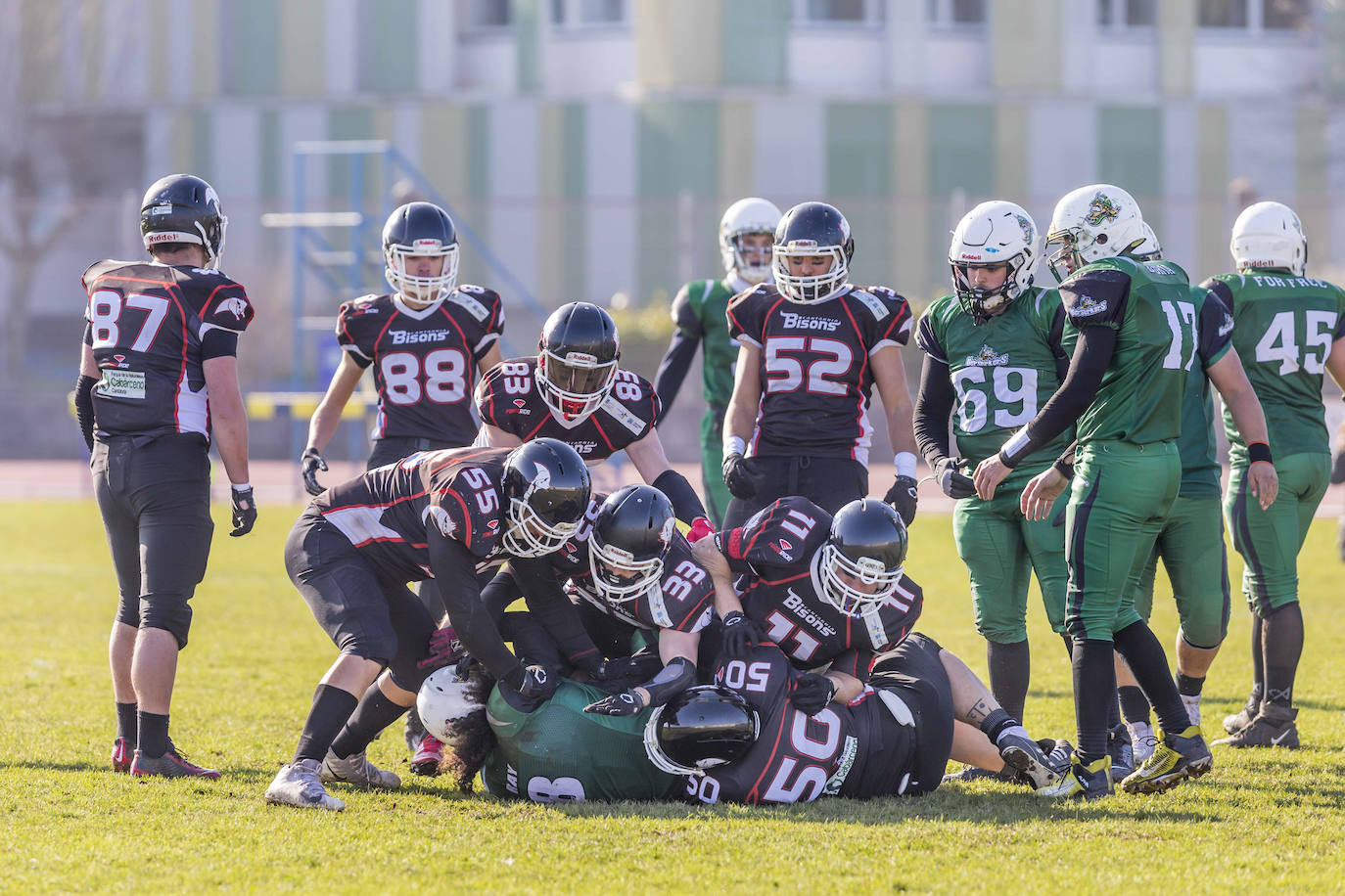 Fotos: Los Cantabria Bisons arrasan en el derbi de fútbol americano