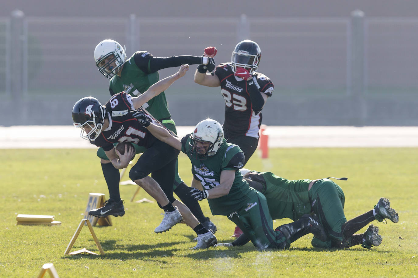 Fotos: Los Cantabria Bisons arrasan en el derbi de fútbol americano