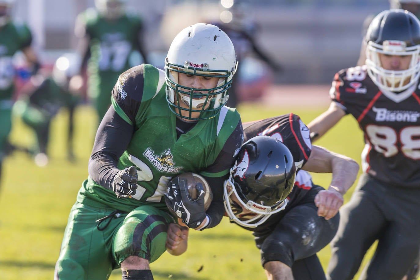 Fotos: Los Cantabria Bisons arrasan en el derbi de fútbol americano