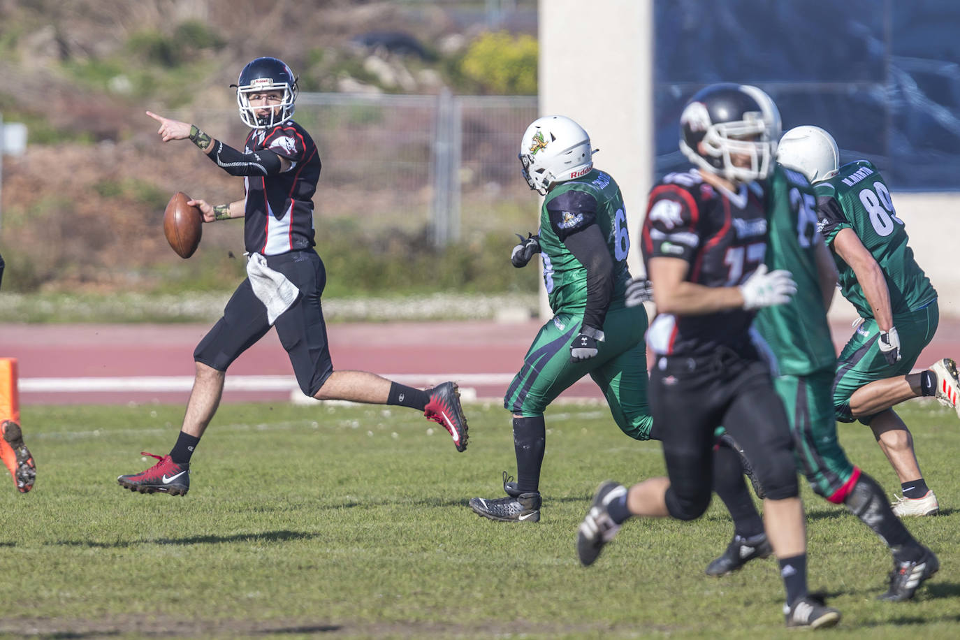 Fotos: Los Cantabria Bisons arrasan en el derbi de fútbol americano