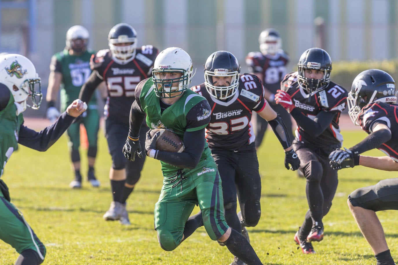 Fotos: Los Cantabria Bisons arrasan en el derbi de fútbol americano