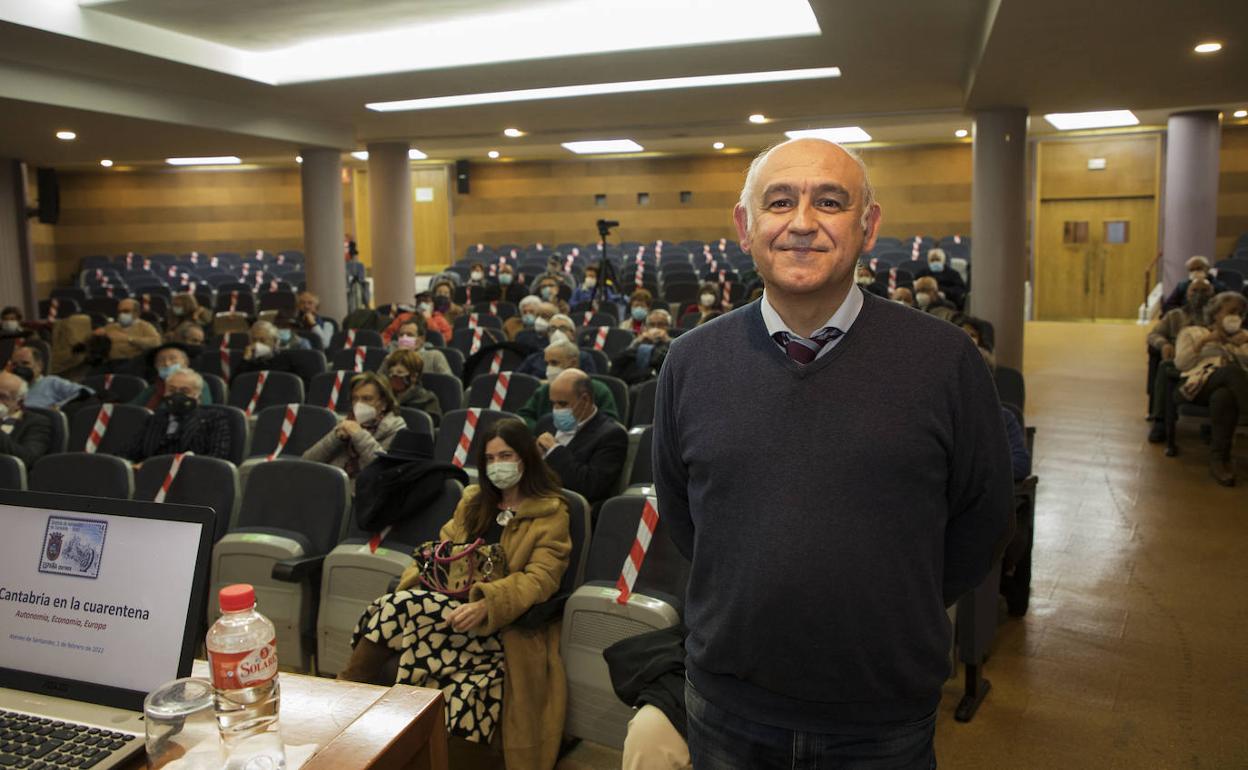 Juan Luis Fernández, protagonista en el Ateneo.