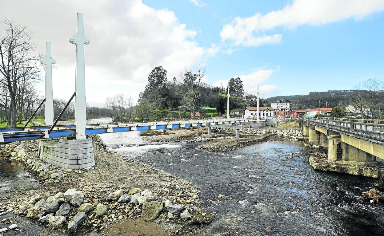 Puente sobre el río Saja que unirá los pueblos de Virgen de la Peña (Cabezón) y Villanueva de la Peña (Mazcuerras). 