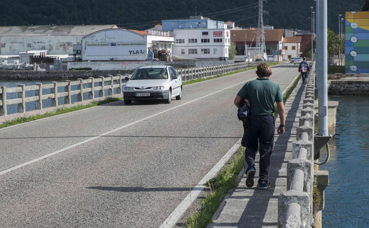 Puente de acceso a Santoña.