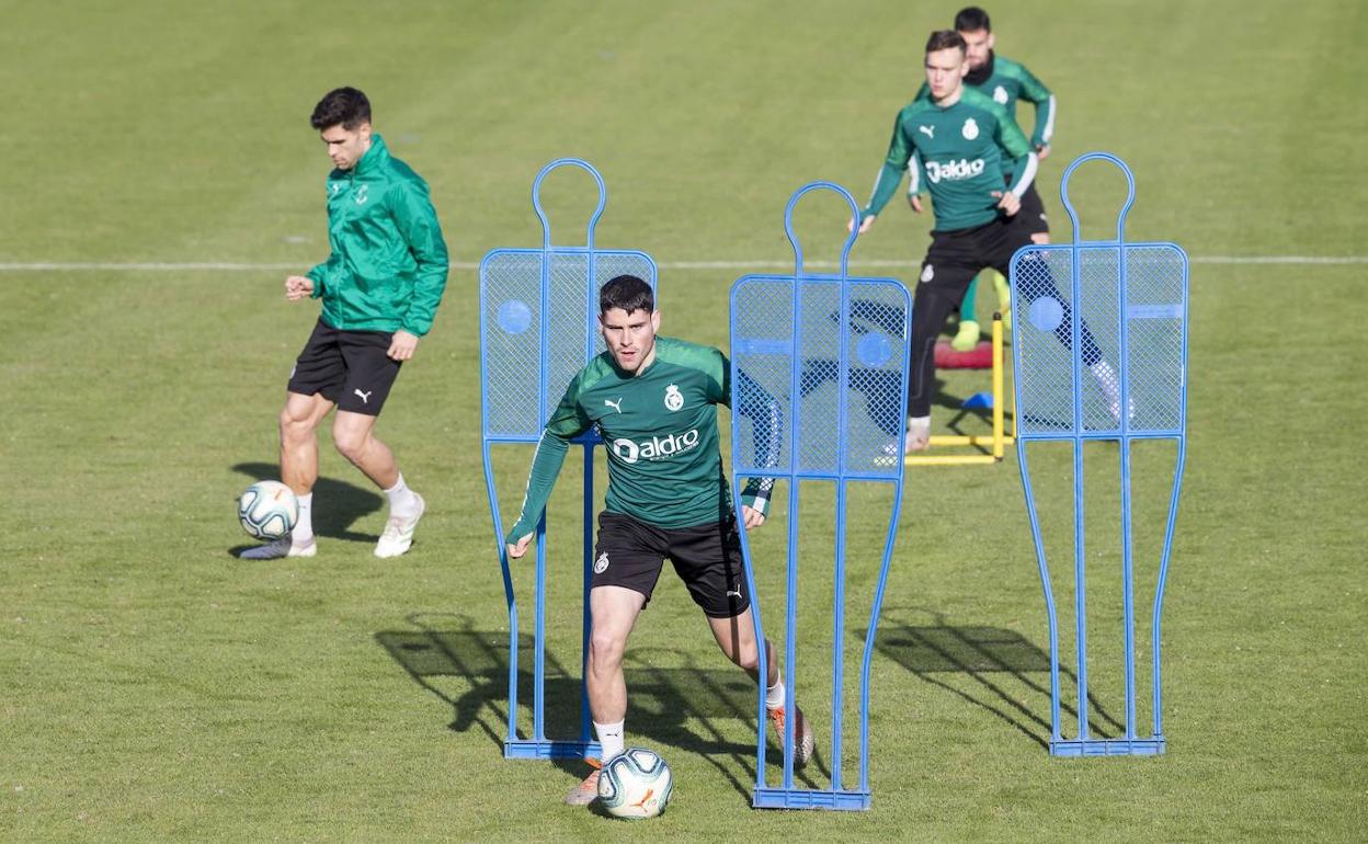 Imagen de archivo de un entrenamiento del Racing en La Albericia. 