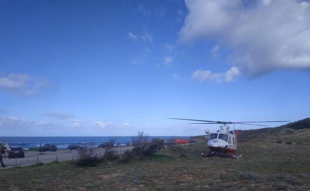 El helicóptero del Gobierno también ha tenido que atender a un hombre que estaba inconsciente en Liencres.