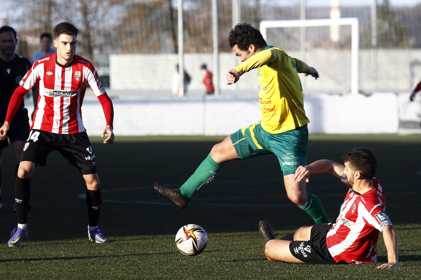 Fotos: Tropezón y Logroñés B empatan a cero