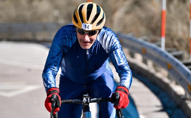 Sobre la bicicleta en la última edición delTriatlón de Alto Campoo.