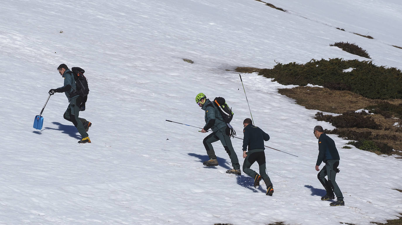 Fotos: Efectivos del Greim realizan simulacros de salvamento en Alto Campoo