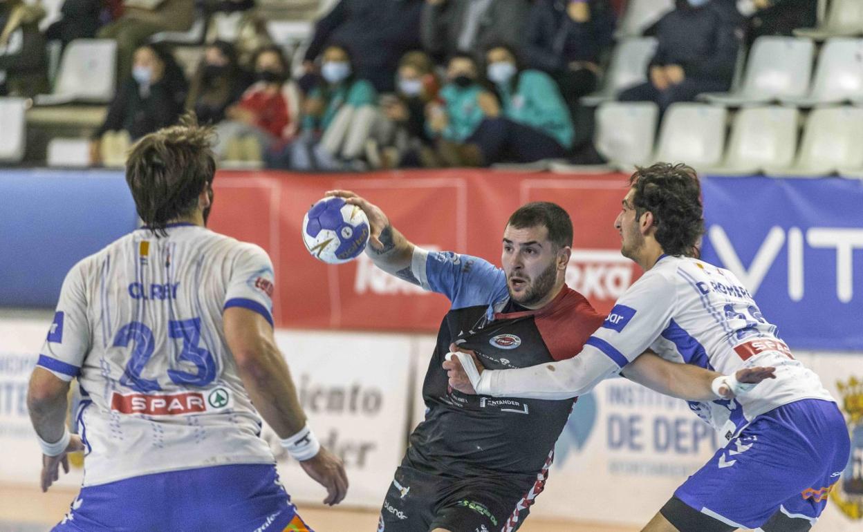 El Sinfín tratará de superar al Ademar en León. 