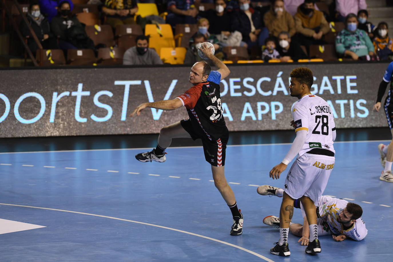 Fotos: Las mejores imágenes de la victoria del Unicaja frente al Ademar