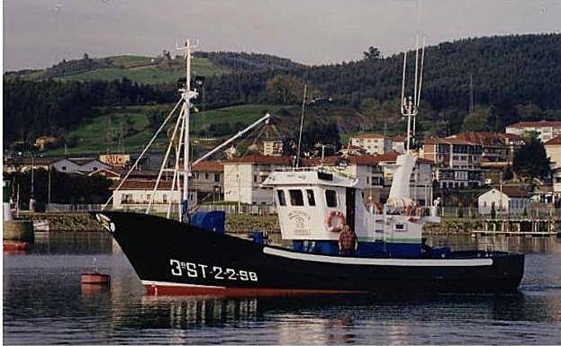 'Amutio Hierro Dos'. 1998. Se hundió la madrugada del 4 de febrero de 2022 tras sufrir una vía de agua cuando navegaba a unas 13 millas al noroeste de cabo Peñas. Según informa Salvamento Marítimo, otro pesquero que faenaba en las inmediaciones, el 'Mar de Pedro', rescató a sus tres tripulantes en buen estado gracias a que habían flotado una balsa salvavidas del barco.
