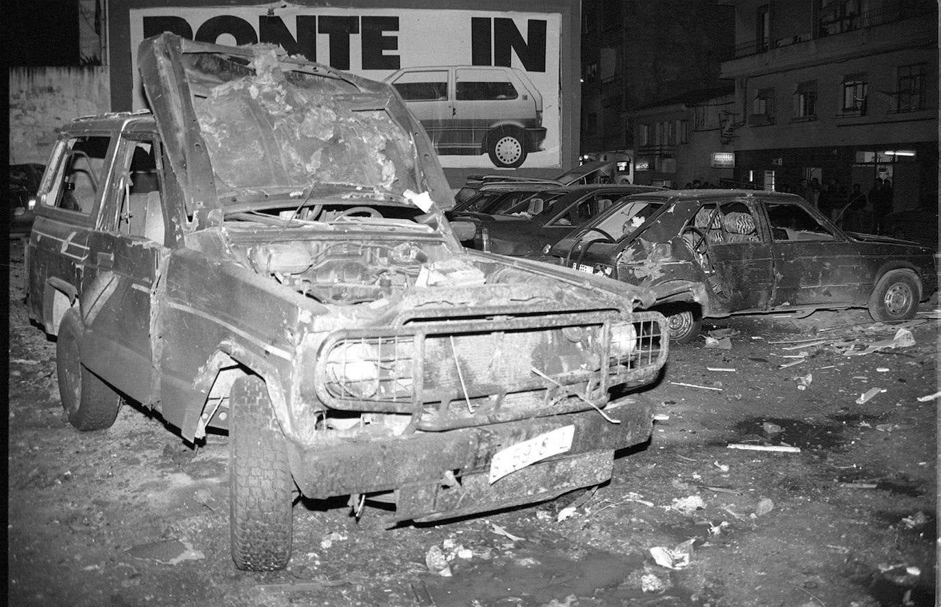 El coche bomba (un Ford XR2 blanco matrícula de Burgos) estaba frente a lo que hoy es la rotonda, junto a la fachada lateral de lo que sería el edificio del Remigio Sport Tavern. Lo accionaron al paso de un furgón policial.