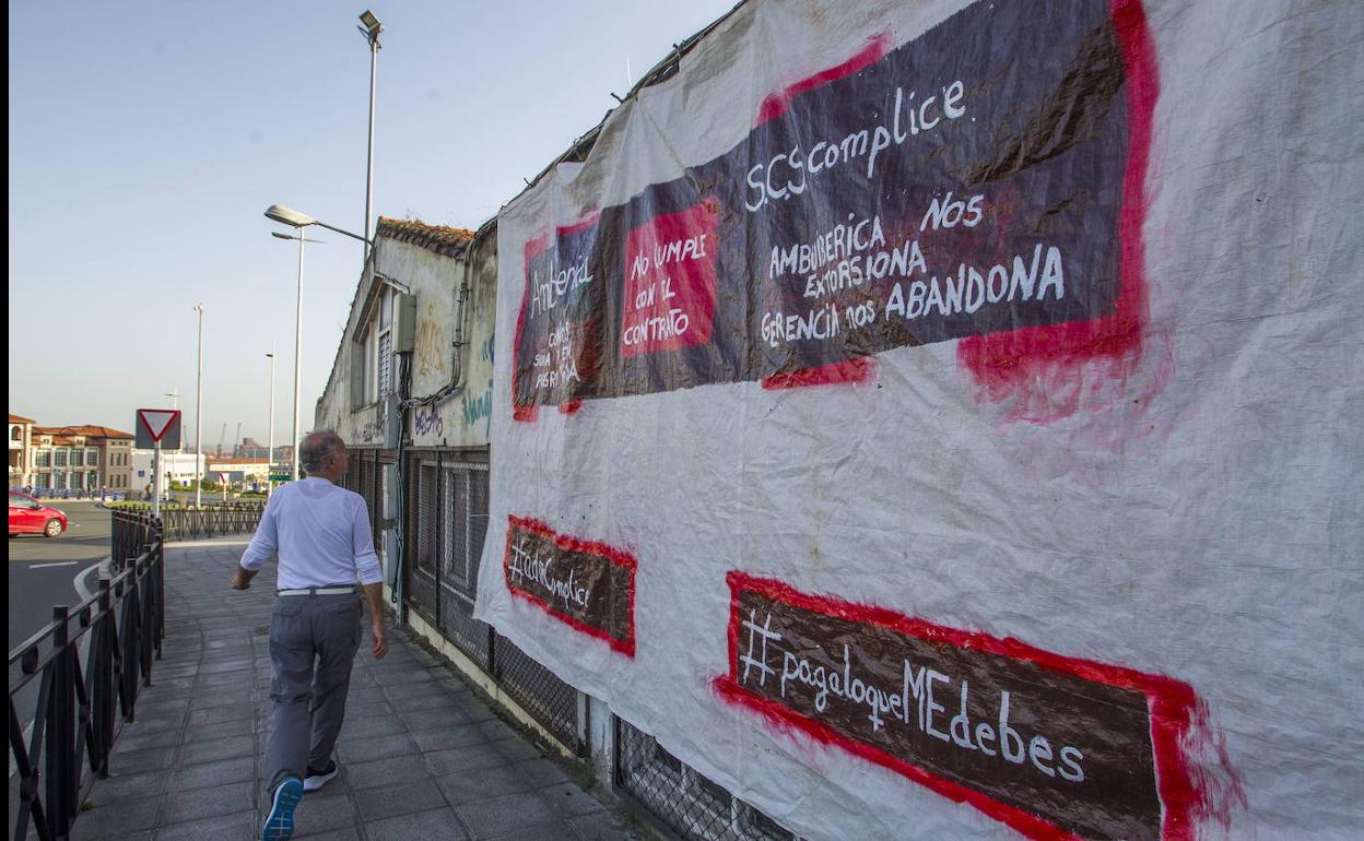 Lonas de protesta de Ambuibérica en 2020