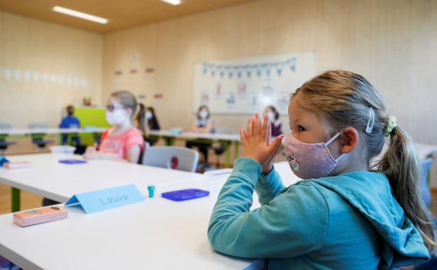 Los pediatras de Cantabria están a favor de retirar la mascarilla en las aulas, pero no antes de abril