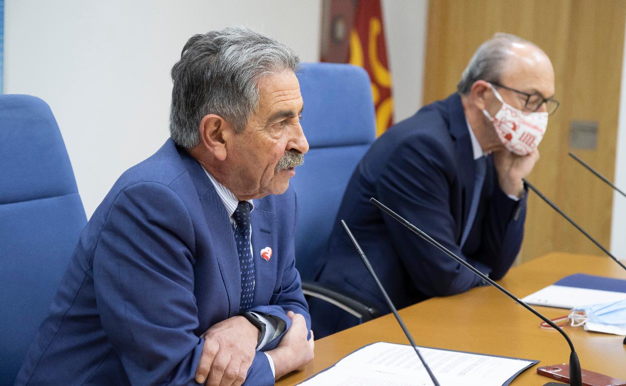 Revilla y Marcano, esta mañana en la sede del Ejecutivo regional.