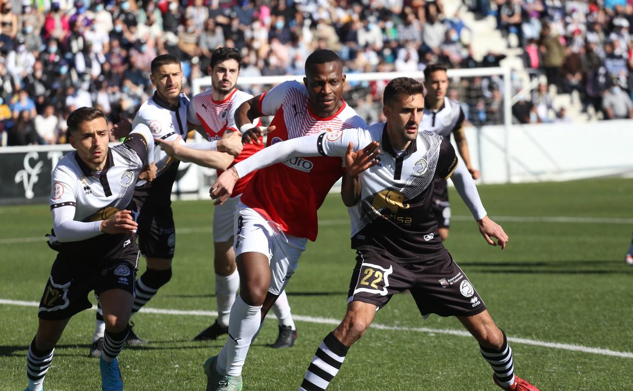 Uno de los lances del partido de este domingo.