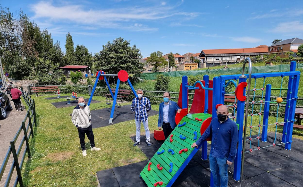 Torrelavega acondiciona siete parques infantiles en el Barrio Covadonga, Tanos y Viérnoles