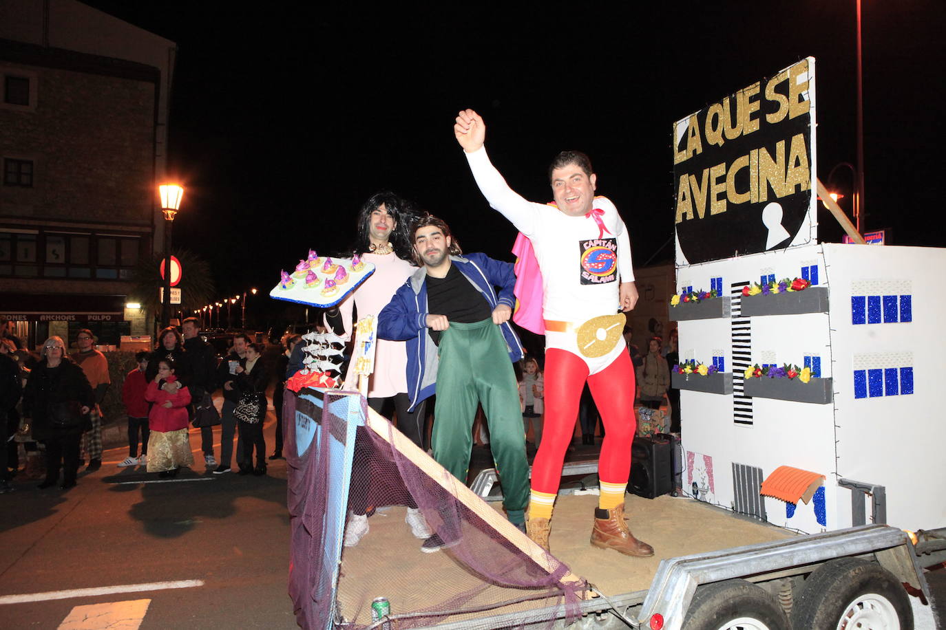 Disfrazados de los personajes de 'La que se avecina' en el carnaval de San Vicente de la Barquera en 2017. 